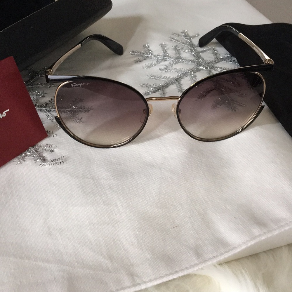 😎NWT.....Salvatore Ferragamo, Sun Glasses